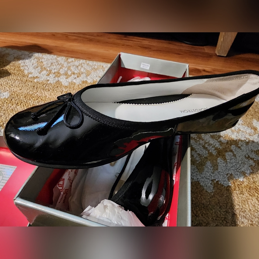 KIDS BELLA-LEA. BLACK PATENT. SIZE 4.